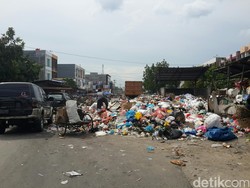 Kata Wakil Wali Kota Pekanbaru soal Horor Sampah yang Menutup Jalan Besar