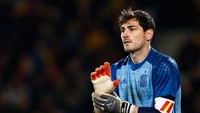 Iker Casillas tercatat sudah tampil 167 kali bersama timnas Spanyol. Belum pensiun dari timnas, namun kansnya menambah jumlah penampilan sulit dengan banyaknya kiper muda bertalenta di Spanyol. (Foto: Dean Mouhtaropoulos/Getty Images)