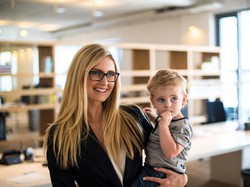 Ibu, Jangan Merasa Bersalah Jika Menjadi Ibu Bekerja