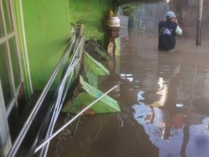 Banjir Kabupaten Bandung, Jalan Raya Dayeuhkolot-Baleendah Terputus