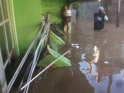 Banjir Kabupaten Bandung, Jalan Raya Dayeuhkolot-Baleendah Terputus