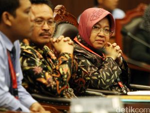 Risma Hadiri Sidang di MK