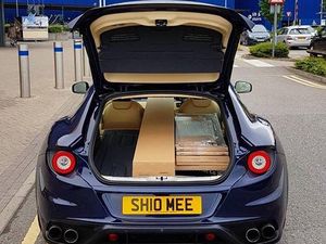 Ferrari FF Ini Angkut Belanjaan Perabotan Rumah Ferrari FF Ini Angkut Belanjaan Perabotan Rumah