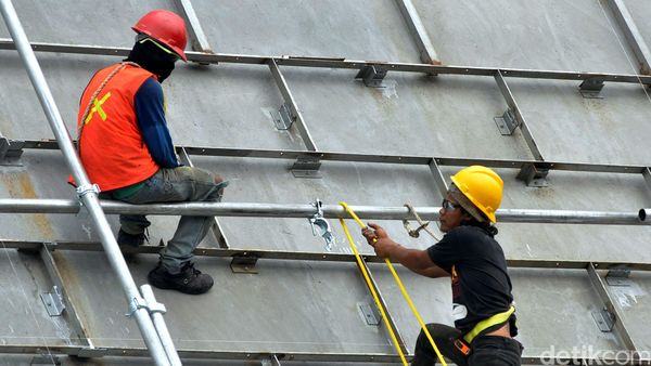 Jumlah Angkatan Kerja RI Turun