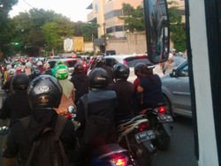 Ramai Kendaraan, Lalu Lintas Jl Kemang Selatan Macet