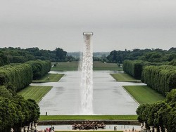 Istana Versailles Prancis Punya Air Terjun Melayang di Udara