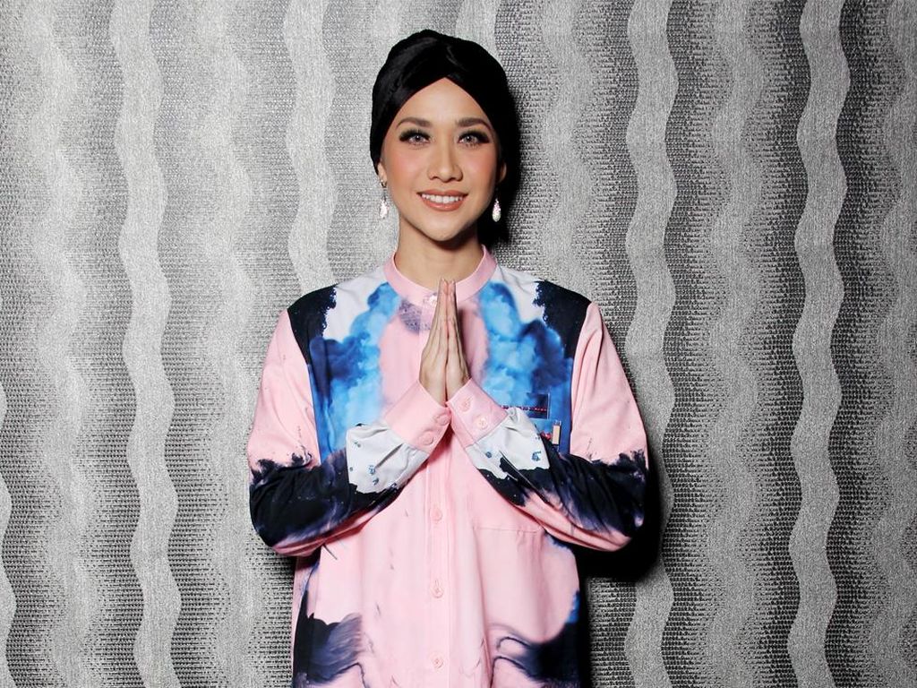 40 Hari Meninggalnya Ashraf, BCL Ajak Tahlilan di Rumah Masing-masing 40 Hari Meninggalnya Ashraf, BCL Ajak Tahlilan di Rumah Masing-masing