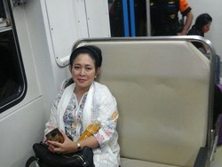 Ziarah ke Makam Soeharto, Titiek Naik Kereta Ekonomi
