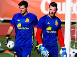 Cech Harap-harap Cemas Menunggu Kiper Utama Spanyol