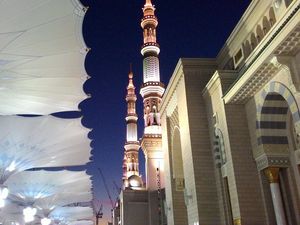 Ketika Corona Mengubah Ramadhan: Masjid Ditutup hingga Buka Puasa Virtual