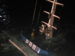 Kapal Pemkab Bayuwangi yang Tenggelam Diangkat Pagi Ini