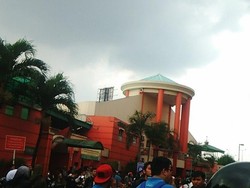 Kios di Lantai Dasar ITC Cempaka Mas Terbakar