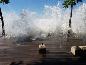 Terjangan Air Laut ke Hotel dan Kafe di Sanur Berlanjut dan Lebih Besar Terjangan Air Laut ke Hotel dan Kafe di Sanur Berlanjut dan Lebih Besar