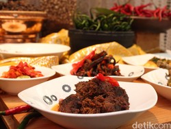 Nikmati Babuko Basamo dengan Kelezatan Hidangan Minang Asli di Trans Luxury Hotel