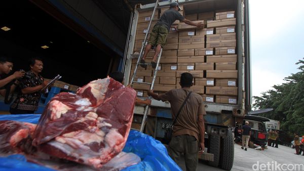 Bulog Terima 300 Ton Daging Beku Australia