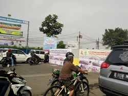 Ada Tenda di Tengah Jalan Jakarta, Antapani dan AH Nasution Macet Parah