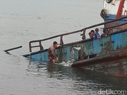 Kapal Milik Pemkab Banyuwangi yang Tenggelam Hari ini Mulai Diangkat