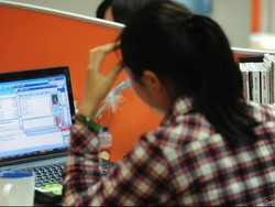 Pegawai Negeri Singapura Tak Boleh Internetan di Kantor