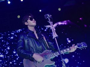 Suzy Terpukau Pesona Rockstar Kim Woo Bin di Uncontrollably Fond Suzy Terpukau Pesona Rockstar Kim Woo Bin di Uncontrollably Fond
