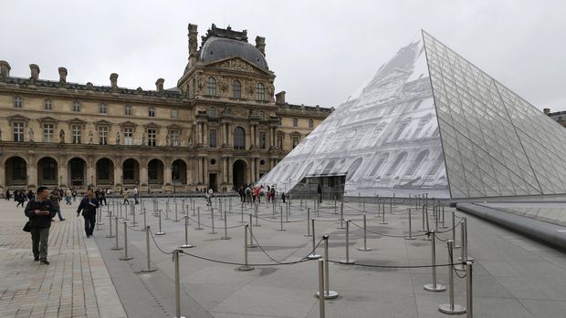 Arsitek Piramida di Museum Louvre Meninggal Dunia