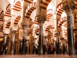 Oh No! Masjid yang Dulunya Katedral Rusak karena Kebanjiran Turis