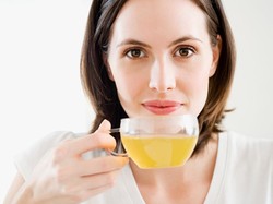 Rutin Minum Teh Hijau Bisa Membantu Perut Cepat Ramping