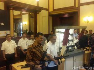 Pindad Pamerkan 4 Senjata Terbaru Made in Bandung Pindad Pamerkan 4 Senjata Terbaru Made in Bandung