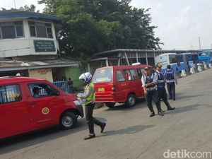 11 Angkutan Umum di Terminal Pulogadung Dikandangkan Karena Tak Layak Jalan