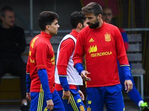 Pique Doakan Bartra Sukses di Dortmund