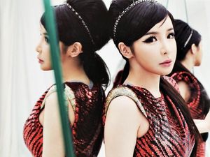 Comeback Solo, Park Bom Ingin Duet dengan RM BTS dan Taeyeon SNSD Comeback Solo, Park Bom Ingin Duet dengan RM BTS dan Taeyeon SNSD