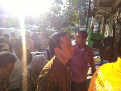 Blusukan ke Pasar, Mendag Lembong Tinjau Harga Bawang Hingga Daging