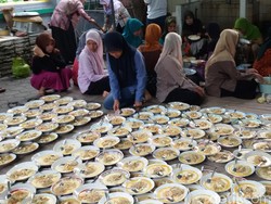 Mencoba Menu Takjil Khas Masjid Peninggalan Panembahan Bodho di Bantul