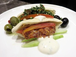 Di Lebanese Souq Ada Beragam Sajian Berbuka dengan Citarasa Asli Lebanon