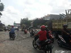 Sebut Pemenang Tender Tak Bertanggung Jawab, DKP Kerja Ekstra Angkut Sampah
