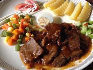 Yuk, Berbuka dengan Bistik Komplet yang Manis Gurih di Tempat Ini