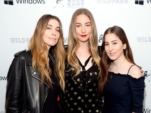 HAIM Batalkan Tur Meski yang Lain Sudah Konser HAIM Batalkan Tur Meski yang Lain Sudah Konser