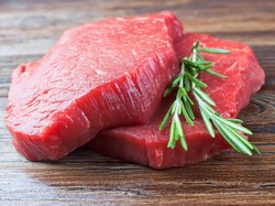 Ini Beda Daging Sapi Segar, Beku, dan yang Dilayukan