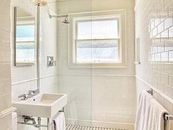 Pentingnya Menutup Pintu Kamar Mandi Saat Kita Mandikan si Kecil