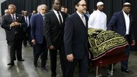 Jenazah Muhammad Ali Disalatkan