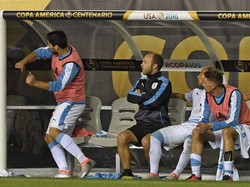 Begini Cara Luis Suarez Luapkan Kekesalan di Tepi Lapangan