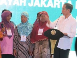 Jokowi ke Ibu-ibu di Banten: Yang Belum Punya Listrik Tunjuk Jari, Sini Maju