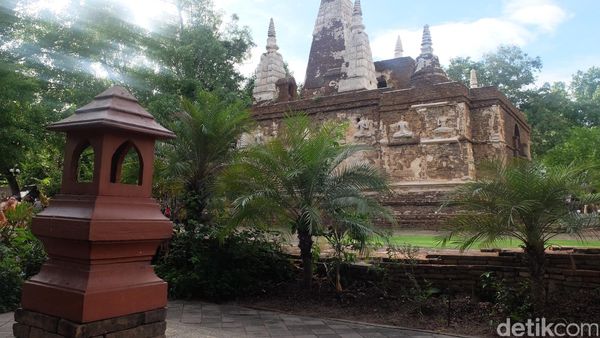 Jelajah Tenangnya Kuil Tujuh Pagoda di Chiang Mai