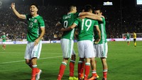 Para pemain Meksiko merayakan gol yang dicetak Oribe Peralta di menit ke-81. Gary A Vasquez/Reuters/detikFoto.
