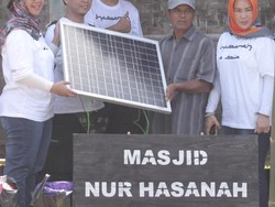 Cahaya Hasanah Terangi Desa Cicadas