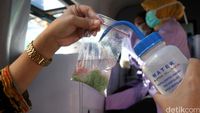 BPOM Uji Makanan Takjil di Pasar Benhil