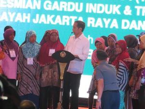 Permintaan Ibu-ibu ke Jokowi Saat Resmikan PLTU: Pak, Boleh Minta Kerjaan?