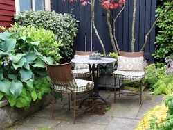 Biar Nggak Kosong, Bagian Samping Rumah Bisa Dibuat Area Bermain-Penyimpanan