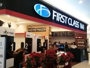 Di Kafe Ini Anda Bisa Rasakan Pengalaman Berada di Penerbangan First Class