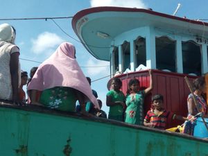 Ada Wanita Hamil dalam Kapal Bermuatan Etnis Tamil yang Terdampar di Aceh