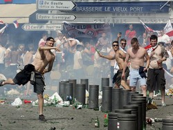 Suporter Inggris dan Rusia Terlibat Bentrok